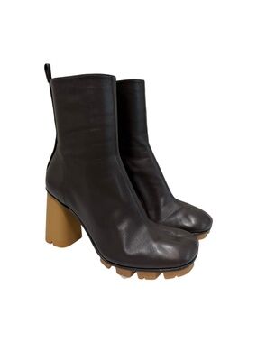 BOTTEGA VENETA Shore Leather Ankle Boot in Brown Size 39